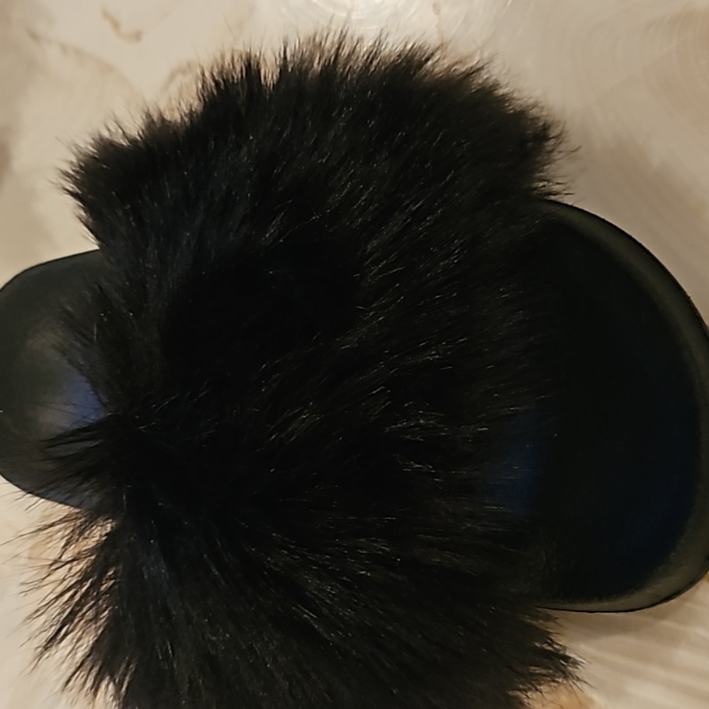 Faux fur slides